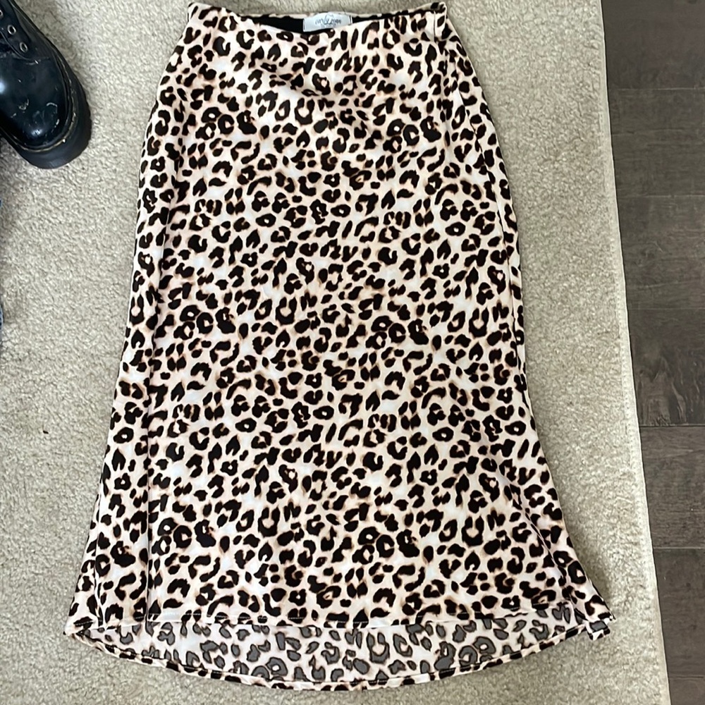 reformation dupe!! Carly Jean cheetah print skirt in a size small